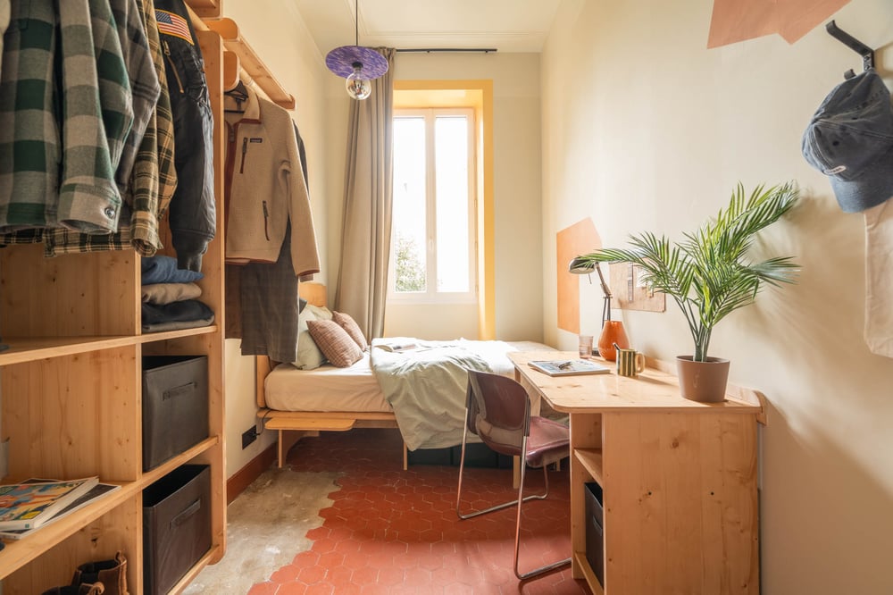 cohabs-house-blancarde83-02841-coliving-marseille-staged-bedroom-lifestyle-interiordesign-hidden