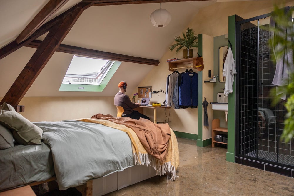 cohabs-house-botanique1-6Y2A0653-coliving-brussels-staged-bedroom-lifestyle-interiordesign