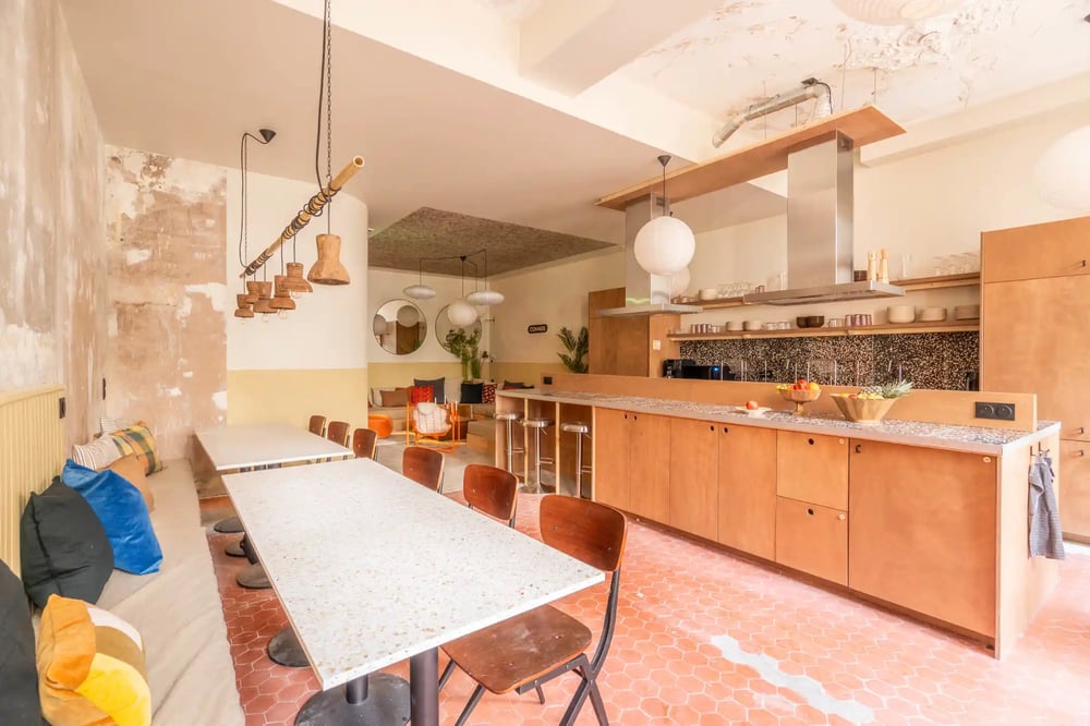 cohabs-house-chartreux43-00673-coliving-marseille-shared-dining-table-diningroom