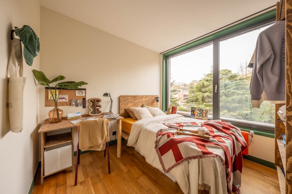 cohabs-house-dargent11-01046-coliving-luxembourg-staged-bedroom-lifestyle-interiordesign