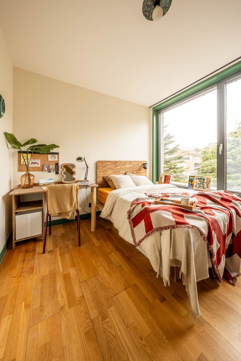 cohabs-house-dargent11-01055-coliving-luxembourg-staged-bedroom-lifestyle-interiordesign-vertical-hidden