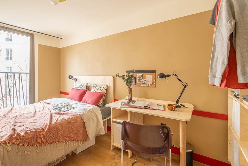 cohabs-house-gambetta3-04076-coliving-paris-staged-bedroom-lifestyle-interiordesign-hidden