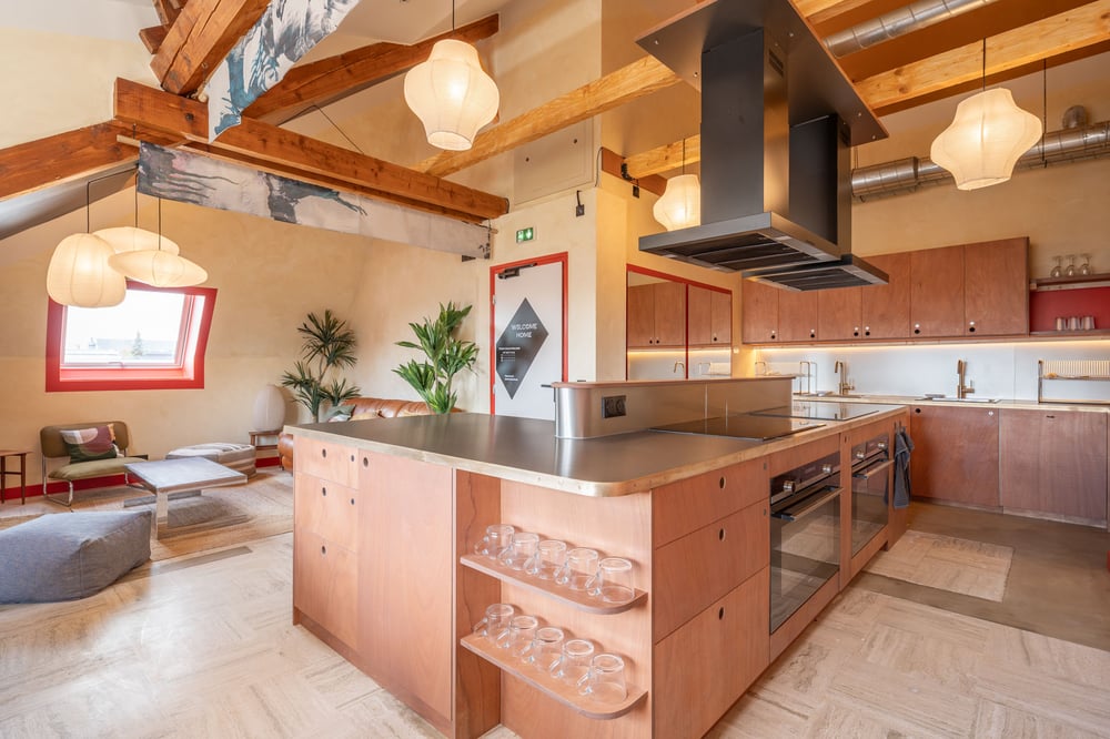 cohabs-house-howald43-08477-coliving-luxembourg-shared-kitchen-diningroom