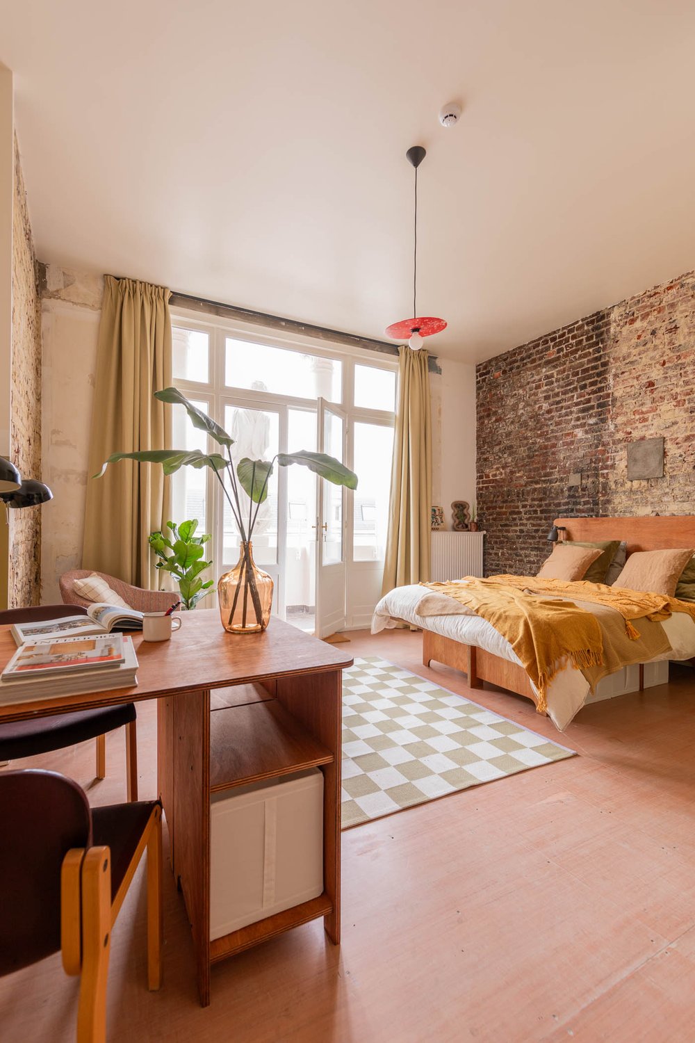 cohabs-house-passagedunord19-30206-coliving-brussels-unit_3-staged-bedroom-lifestyle-interiordesign-vertical-hidden