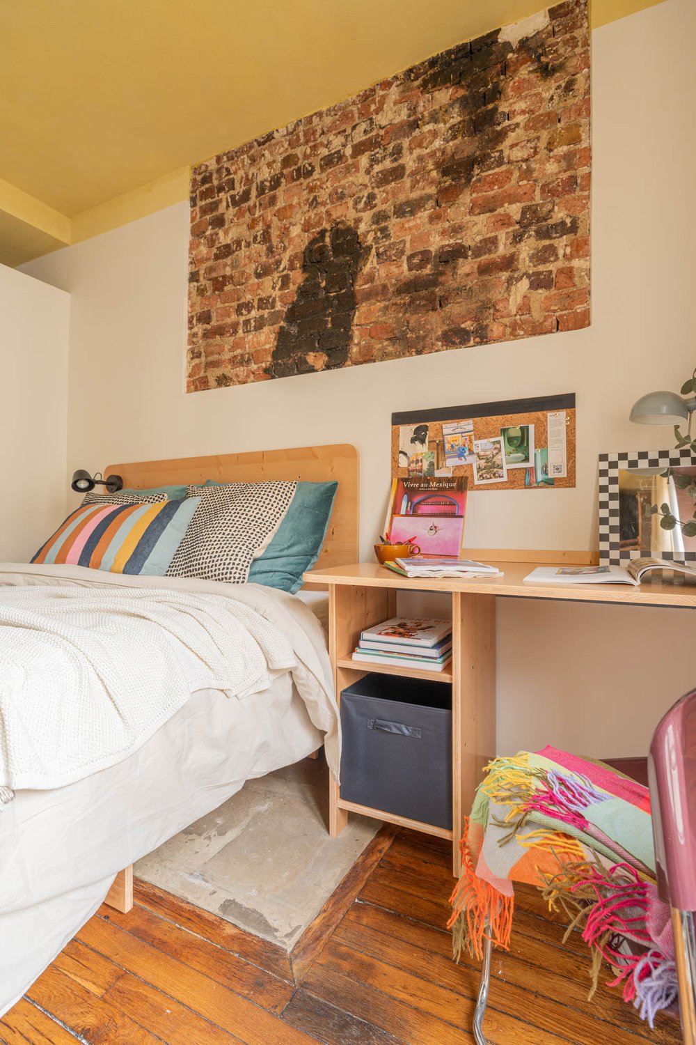 cohabs-house-saintmaur55-02432-coliving-paris-staged-bedroom-lifestyle-interiordesign-vertical-hidden