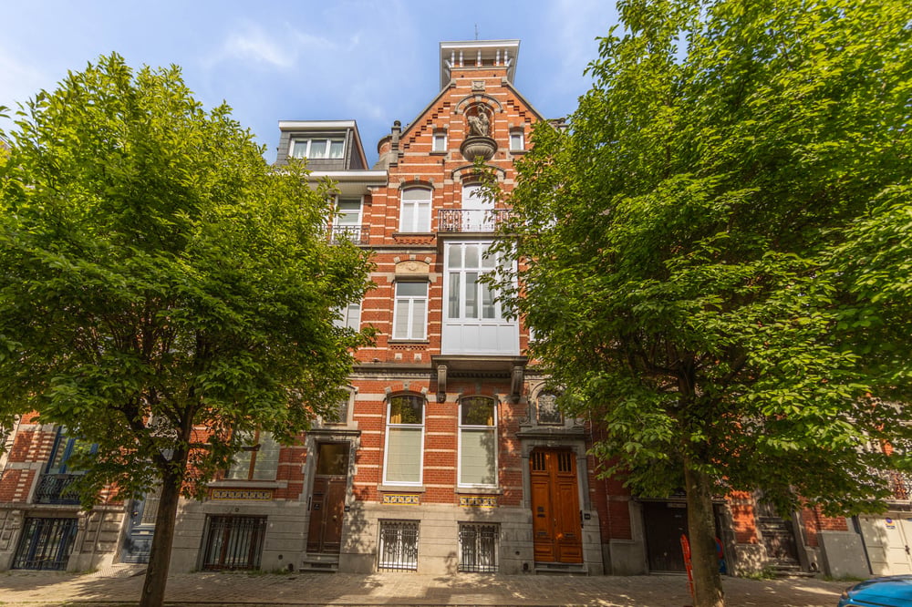 cohabs-house-schuman60-1742-coliving-brussels-outside-building-facade-virtual-tour
